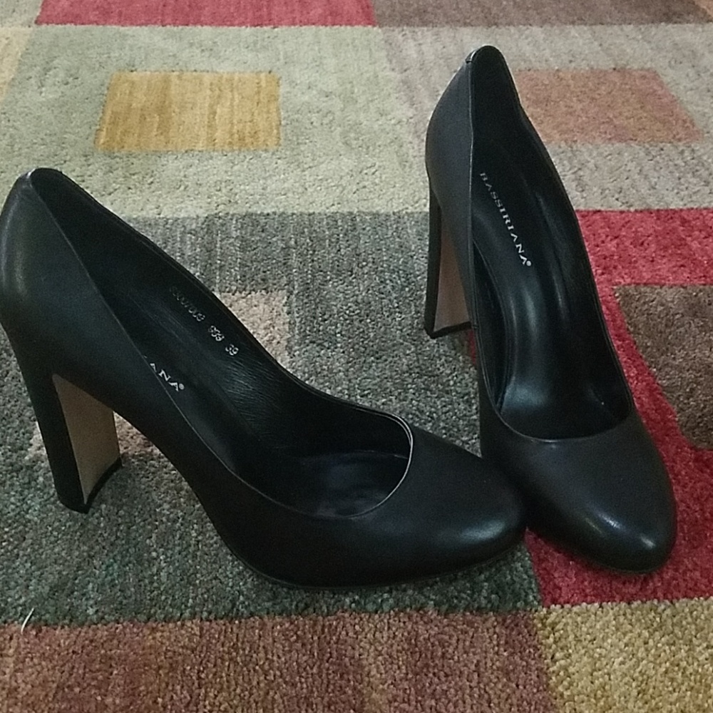 High heels- sz 9 womens shoes